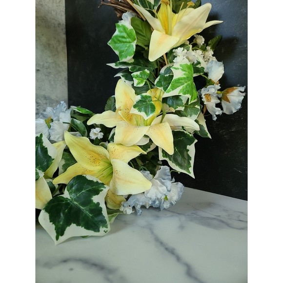 Vintage Spring Lily Wreath - Picture 3 of 10